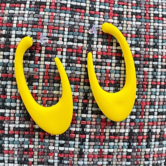 Mod Style Yellow Atomic Earrings - Picture 2 of 12